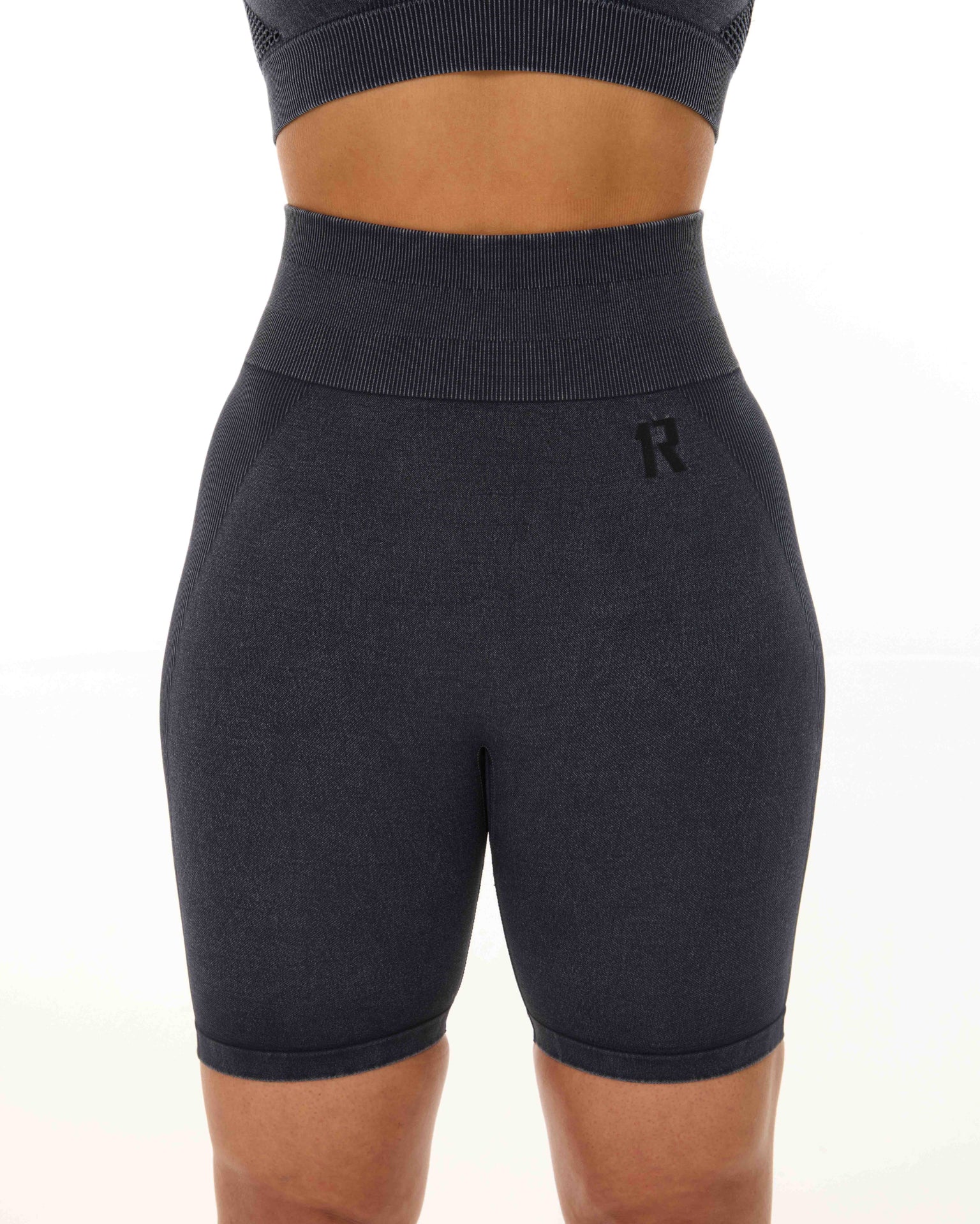 1R SEAMLESS SHORTS