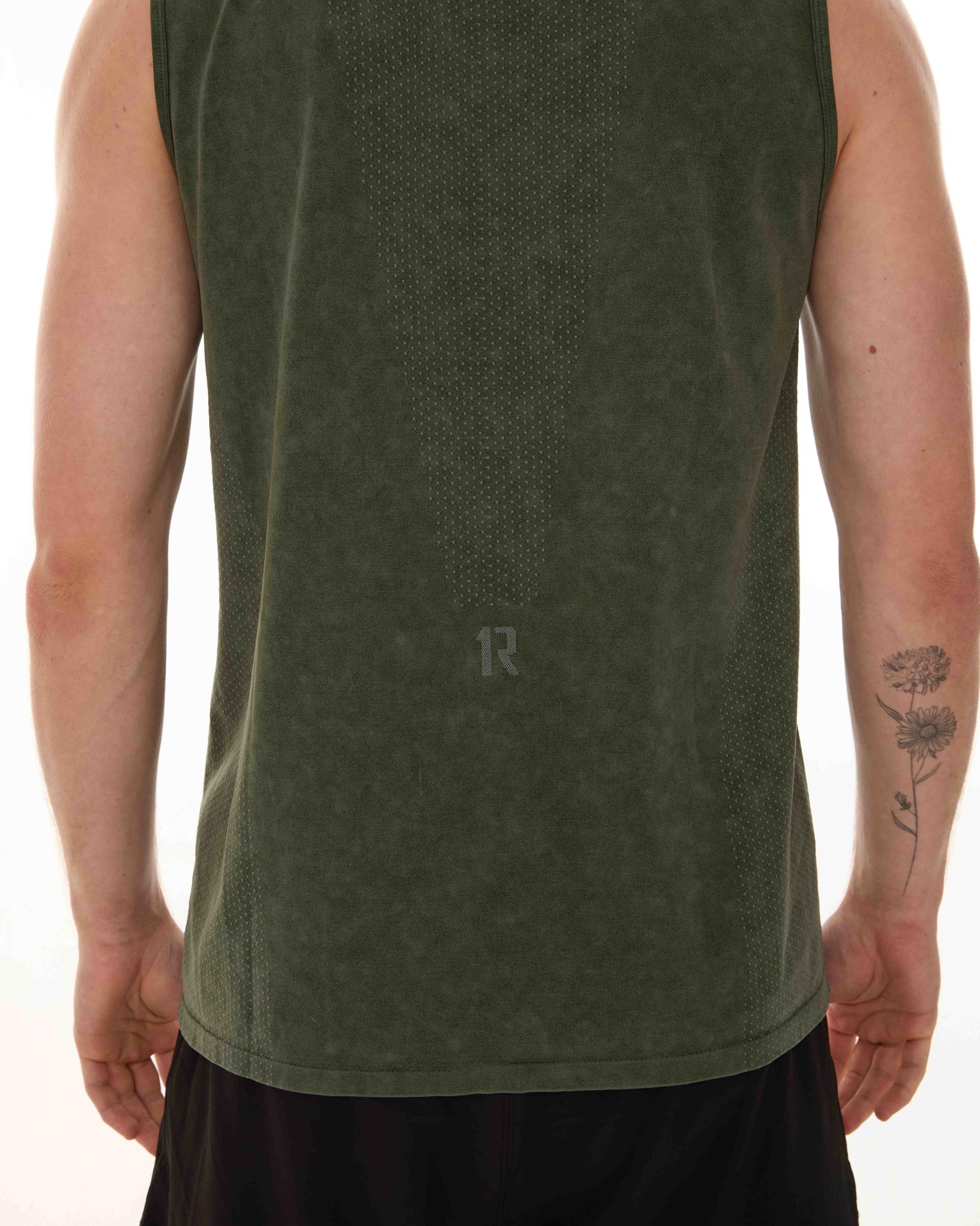 1R SEAMLESS TANK