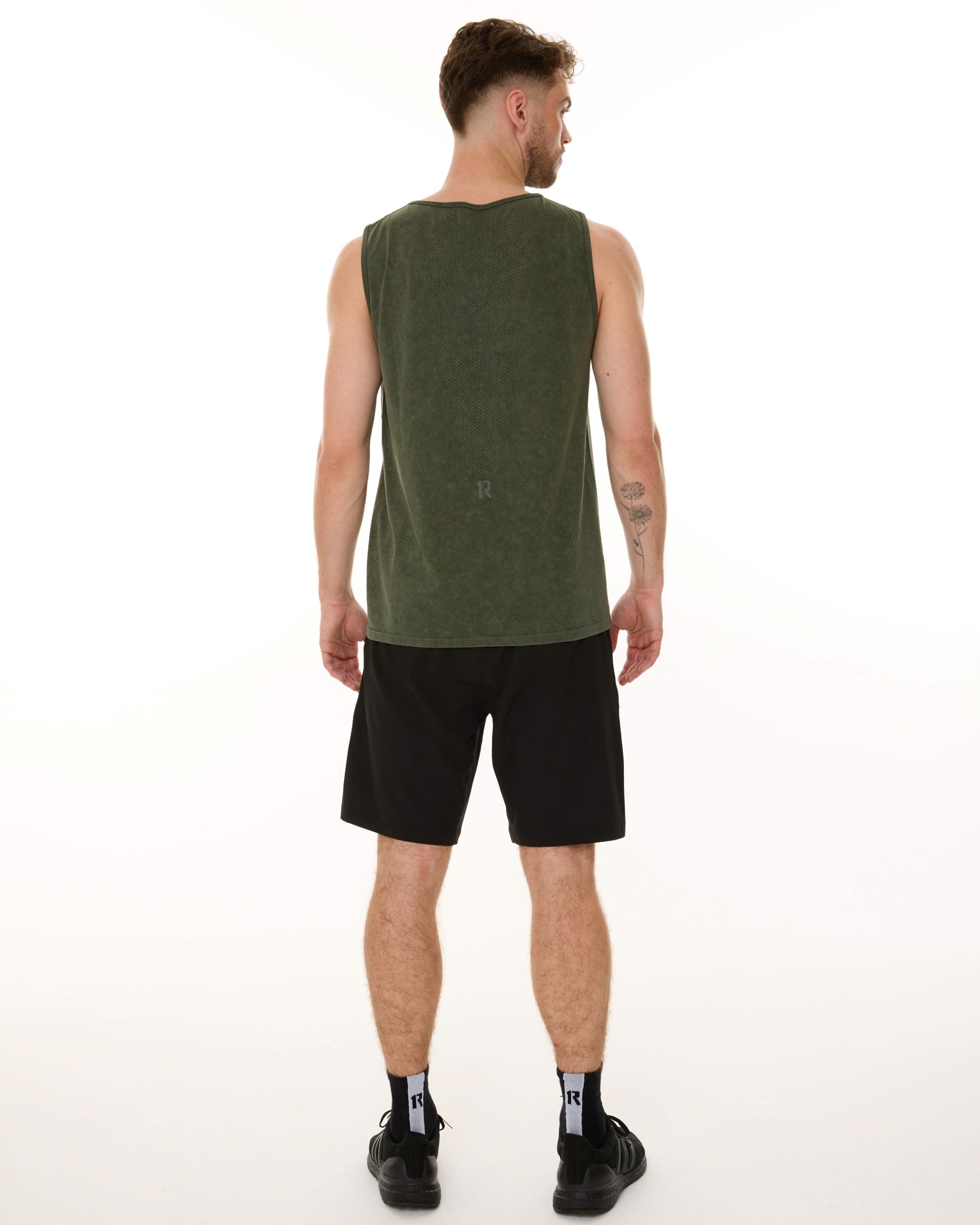 1R SEAMLESS TANK