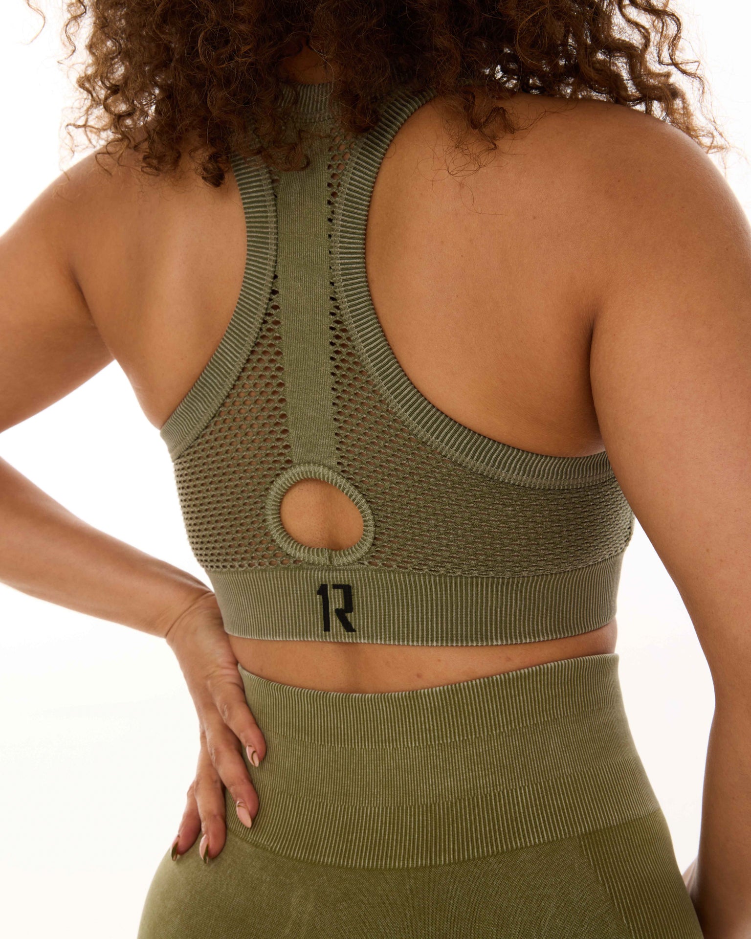 1R SEAMLESS RACER BACK BRALETTE