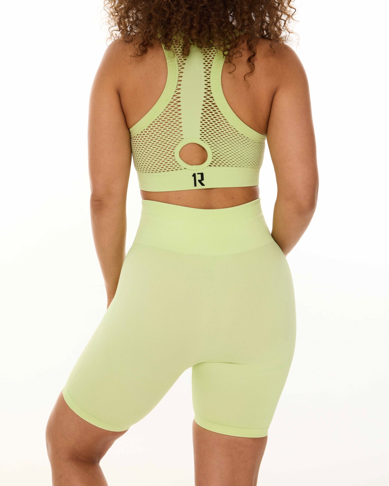 1R SEAMLESS SHORTS